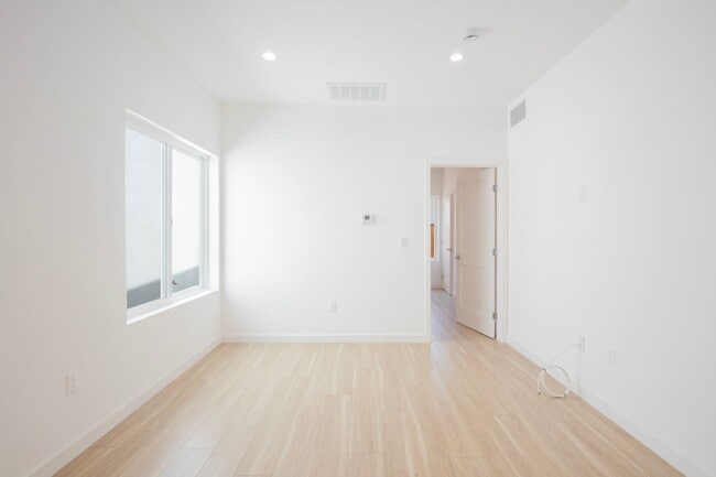 Modern Luxury Living in the Heart of Spaul..., Los Angeles, CA 90046 - photo 3