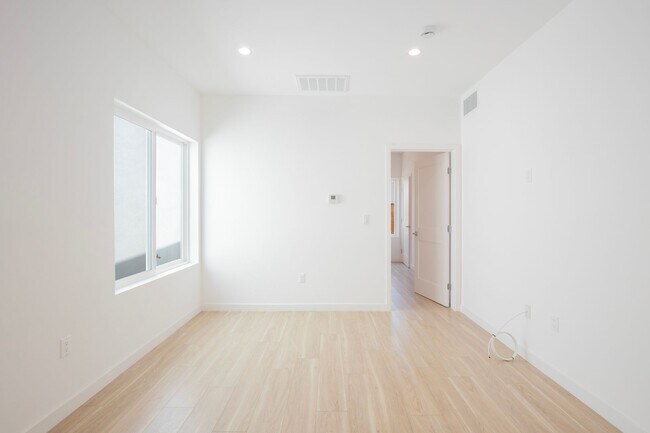 Modern Luxury Living in the Heart of Spaulding Square, Los Angeles, CA 90046 - photo 3