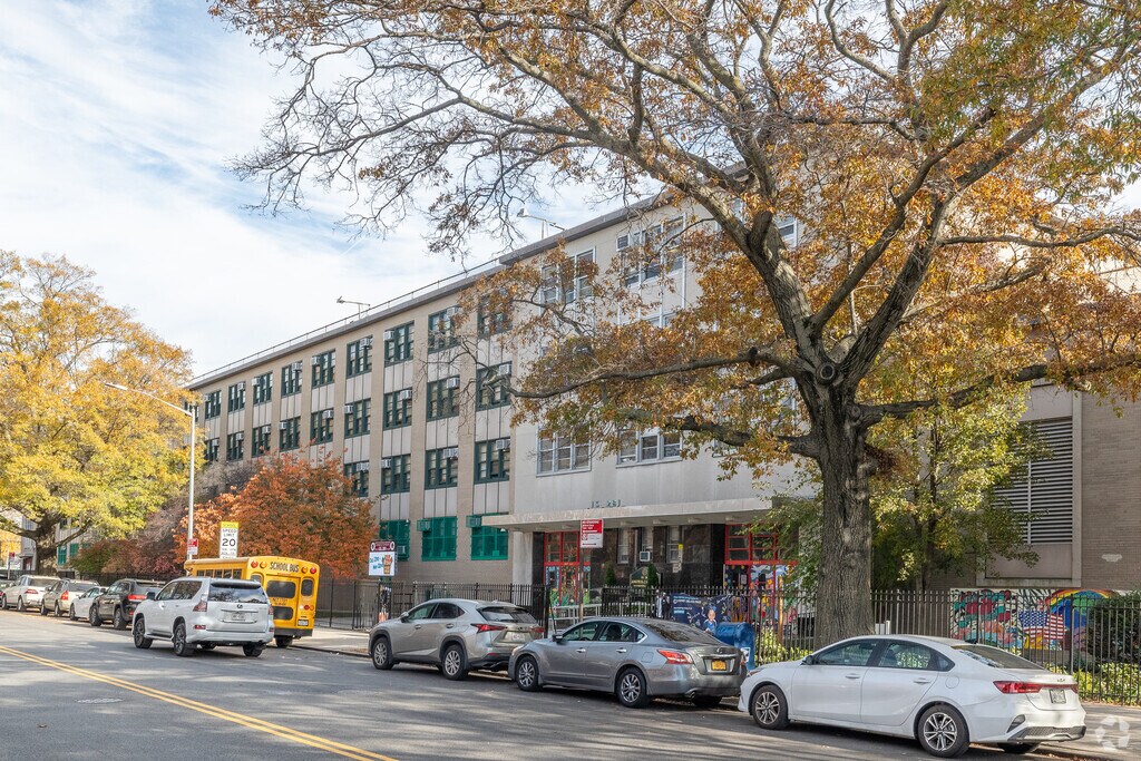 The student population of Is 281 Joseph B Cavallaro is 1,155.