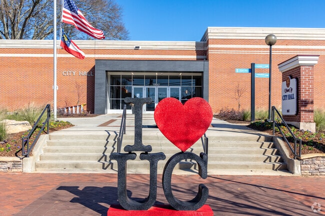 Union City has an active city government that rivals surrounding metropolitan areas.