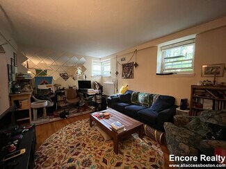 1555 Beacon St Unit 1, Brookline, MA 02446
