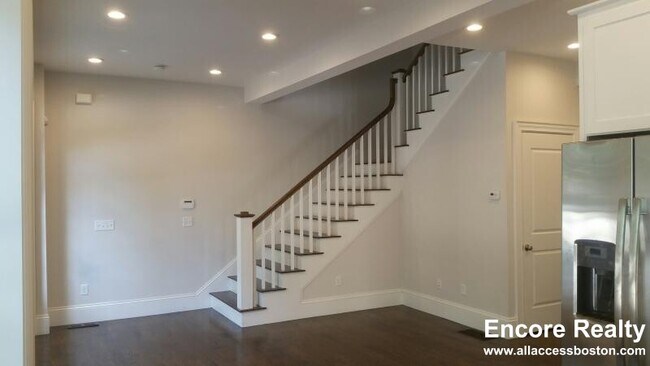 2044 Beacon St, Waban, MA 02468 - photo 6