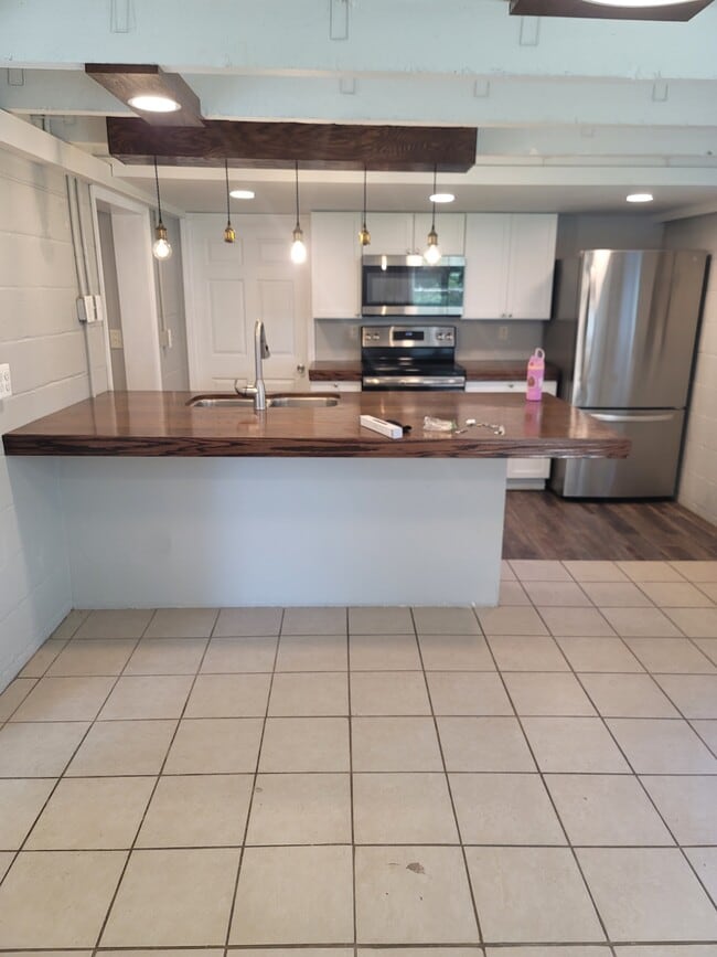 327 S Hocker Ave unit R, Independence, MO 64050 - photo 2