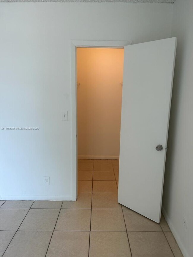 4009 N University Dr Unit 106, Sunrise, FL 33351