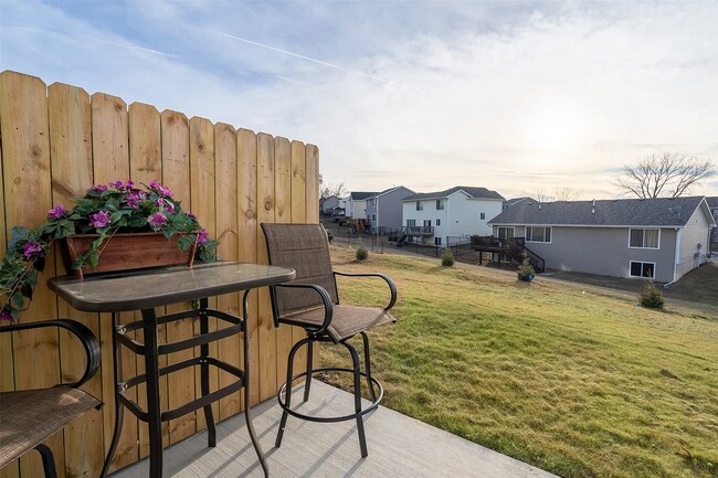 7000 Lake Hill Dr unit 74, Des Moines, IA 50320 - photo 2