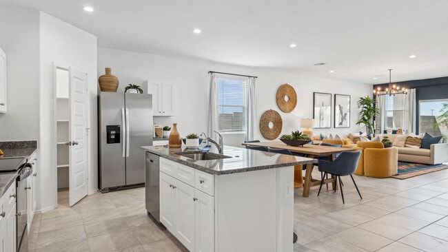 16129 N Catanzaro Dr, Maricopa, AZ 85138 - photo 2