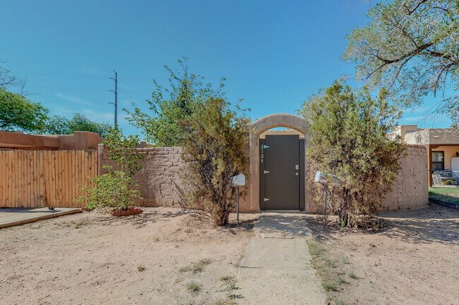 2124 Eton Ave SE unit casita, Albuquerque, NM 87106 - photo 3