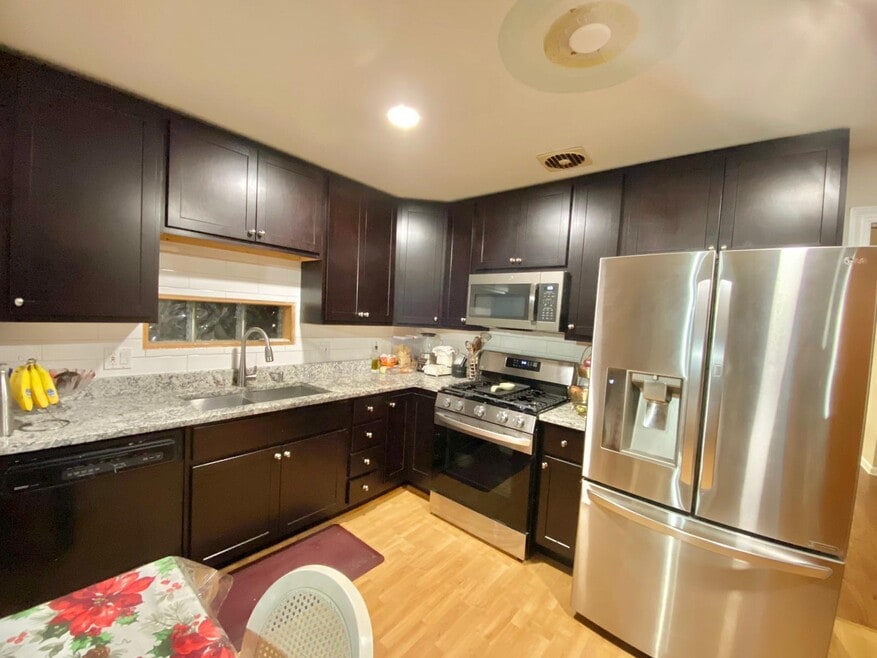 850 Waukegan Rd, Northbrook, IL 60062 - photo 1