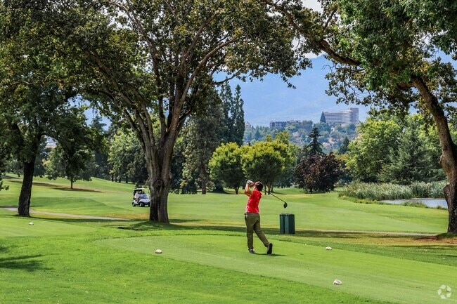 The Rogue Valley Golf Course is an excellent place to work on your golf swing.