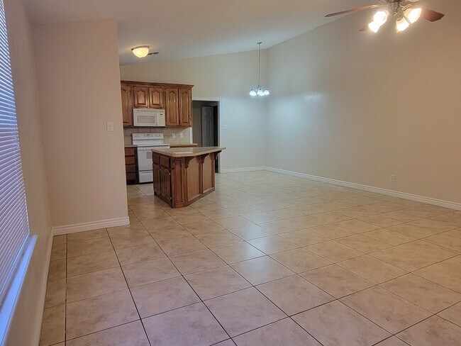 Kitchen & Dining Area