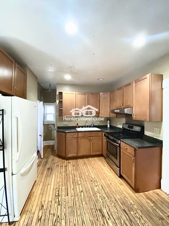 690 Dayton Ave, Saint Paul, MN 55104