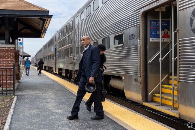 Medinah residents can commute to Chicago easily thanks to the Metra.