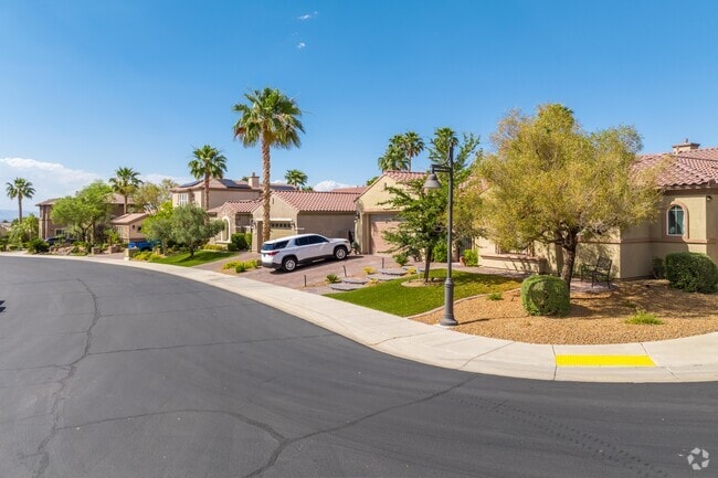 There’s something for every style and budget of single family home in Anthem Highlands.