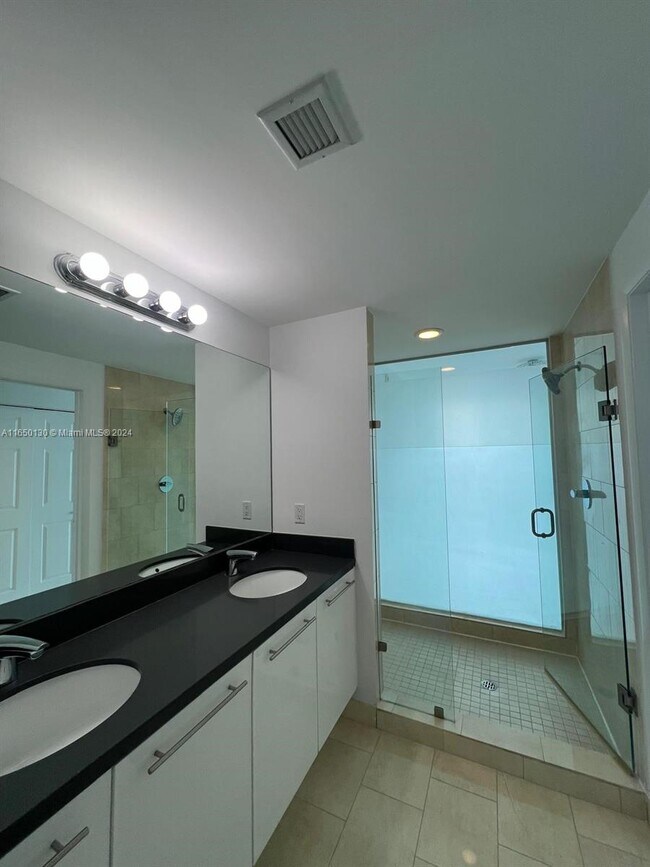 The Ivy Condominium unit 3501, Miami, FL 33130 - photo 7