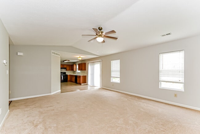 690 W Arielle Ct, Monroe, OH 45050 - photo 5