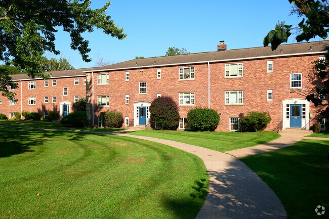 Elmwood Manor apartments between Highland Avenue and Elmwood Avenue.