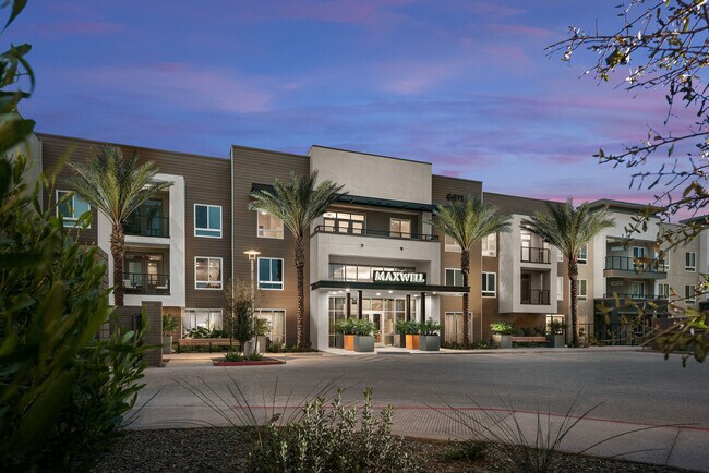 Maxwell on 66th, Phoenix, AZ 85054 - photo 3