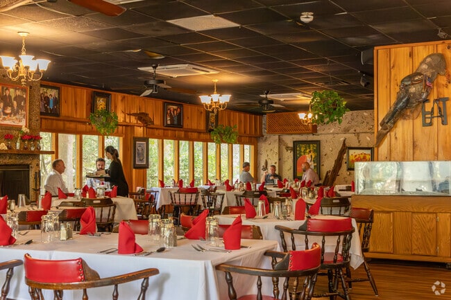 Riverside Inn Poor Boy's in Pilette offers an extensive menu to residents who enjoy eating out for dinner.