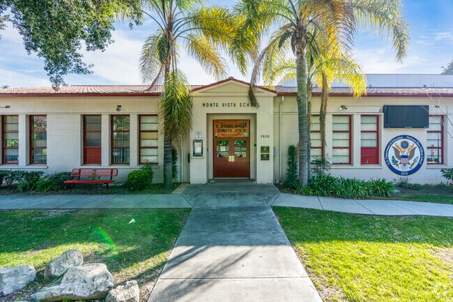 Monte Vista Elementary School is in La Crescenta, CA.