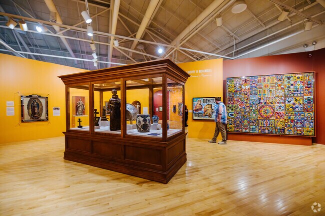 Heart of Chicago features the National Museum of Mexican Art.