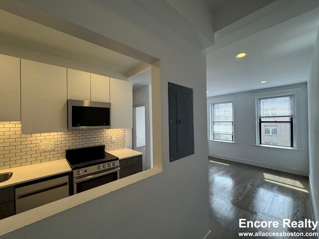11 Peterborough St unit 26, Boston, MA 02215 - photo 2