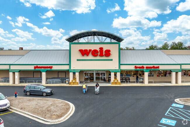 Weis is a great place in Hampstead to get groceries.