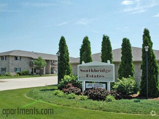 2077 Bridge Port Ct, De Pere, WI 54115