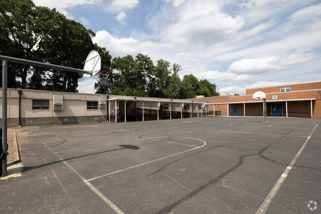 Crestwood Elementary: Nurturing Future Leaders.
