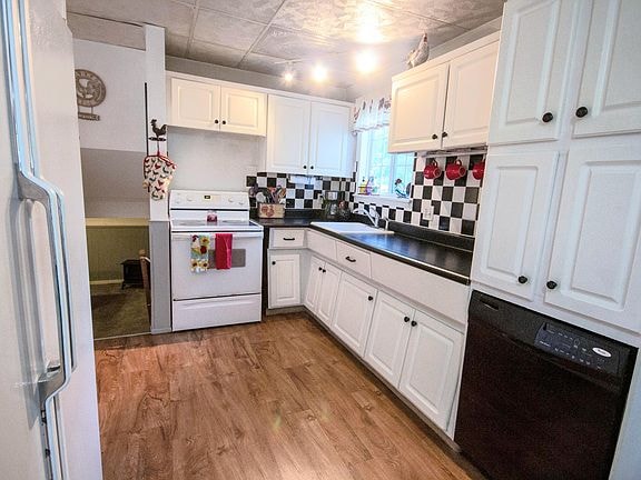 5627 S Sprinkle Rd, Portage, MI 49002 - photo 3