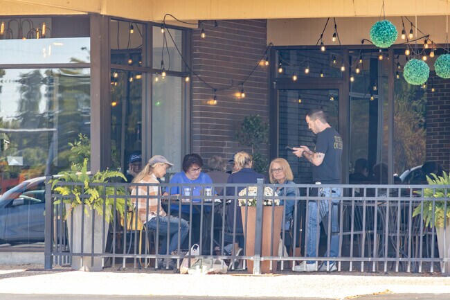 Alpine Ridge residents enjoy the many places to eat within the Edgebrook Shops.
