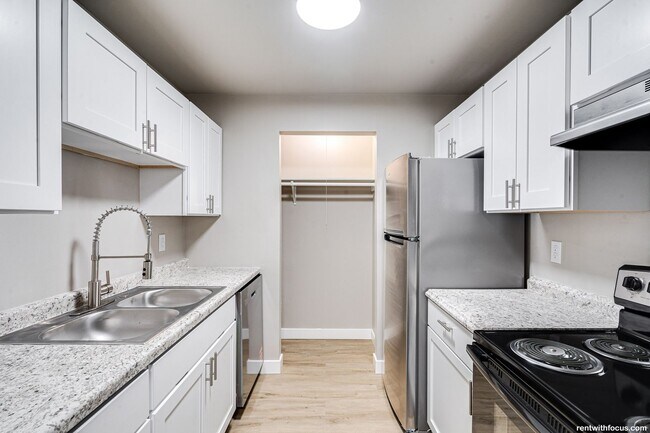 Canopy Collection - Canopy Ridge, Madison, WI 53704 - photo 2