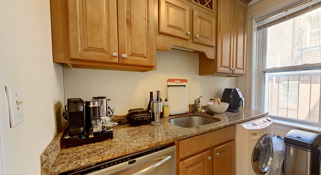 131 Myrtle St unit 3, Boston, MA 02114 - photo 3