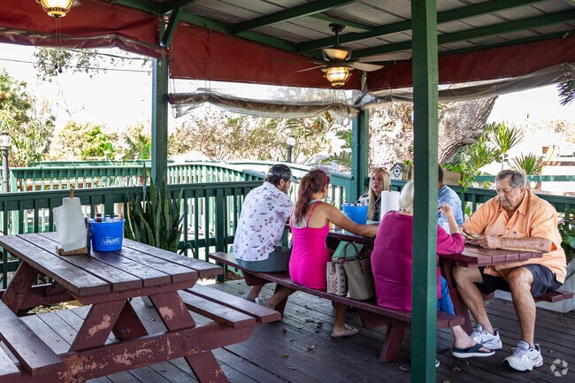 Peace River Seafood is a casual eatery serving freshly caught fish near Solana.