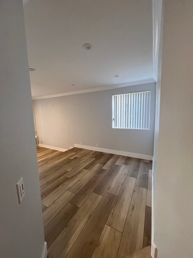 2107 N Beachwood Dr unit 101, Los Angeles, CA 90068 - photo 7