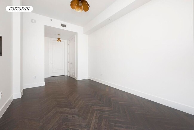 11-12-12 44th Dr, Queens, NY 11101 - photo 7