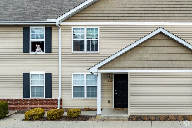 Most residents of the Park Club neighborhood prefer apartment communities.