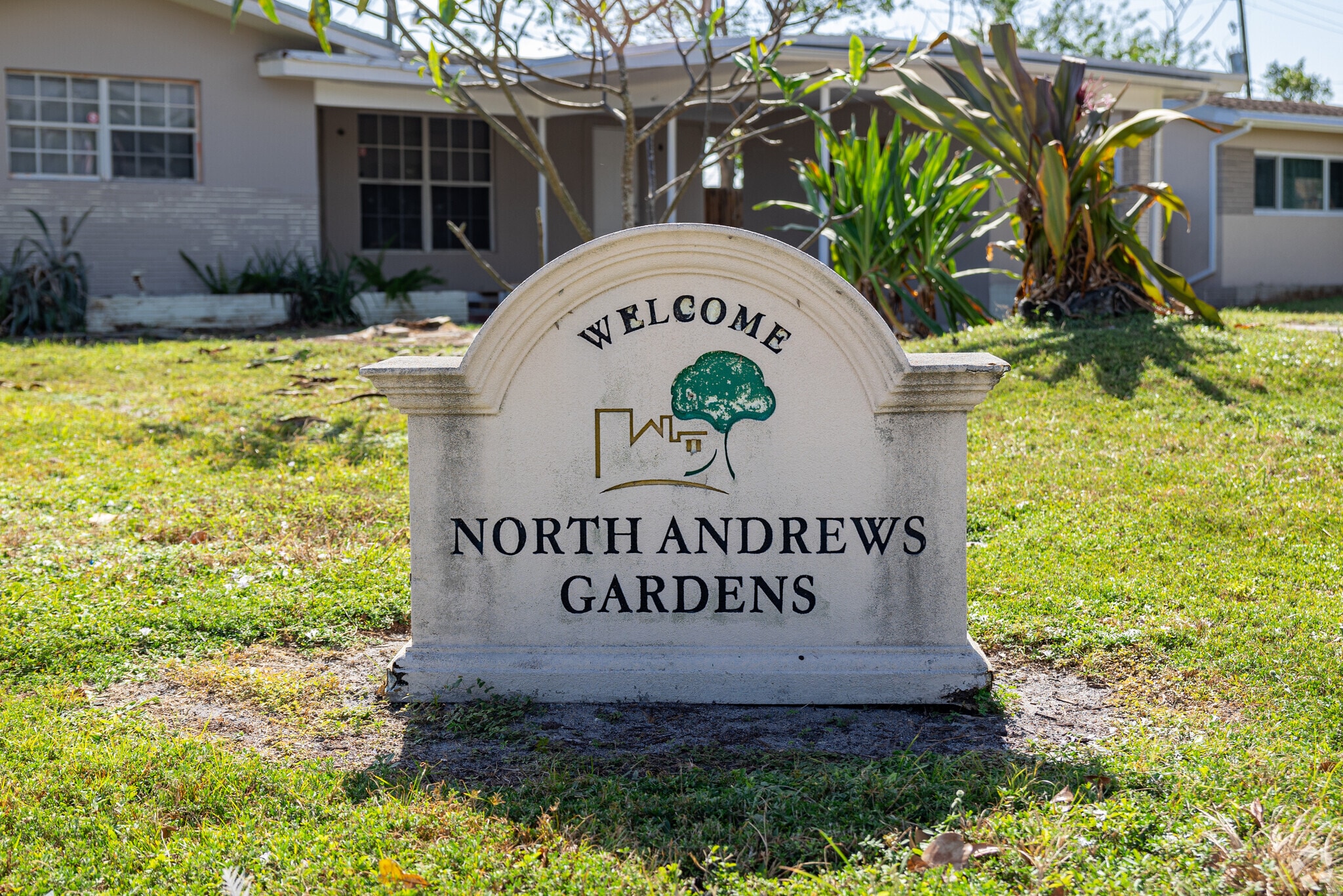 North Andrews Gardens is a small residential neighborhood within the larger Oakland Park.
