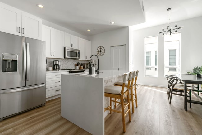 723 SE 16th Ct, Fort Lauderdale, FL 33316 - photo 2