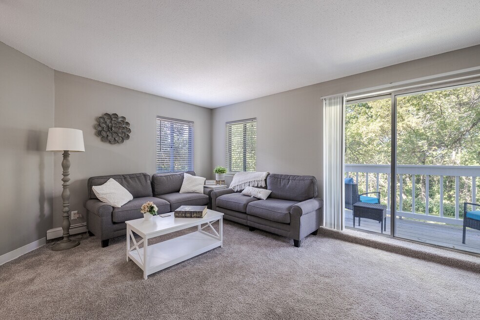 Royal Oaks Apartments, Eagan, MN 55122 - photo 1