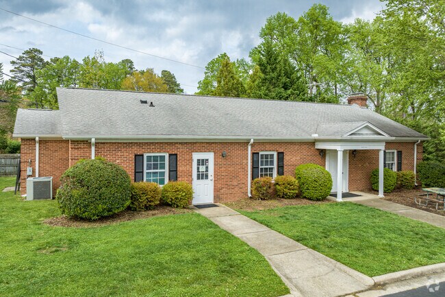 Hayworth Christian School received a B- rating on Niche.