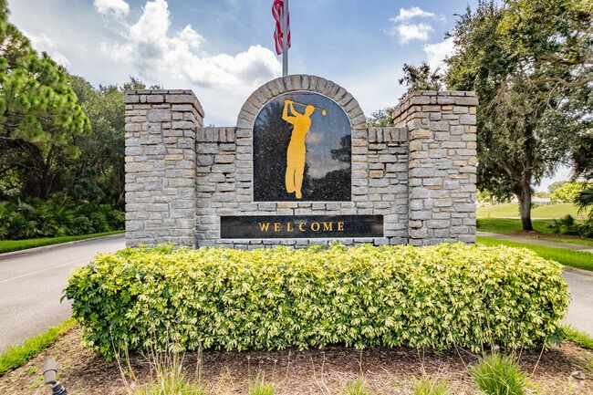 The entrance sign welcomes visitors to the golf community.