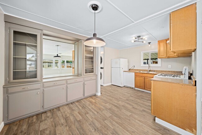 3300 15th St W, Rosamond, CA 93560 - photo 6