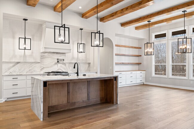 3923 Yellowstone Dr_Main Living-13.jpg