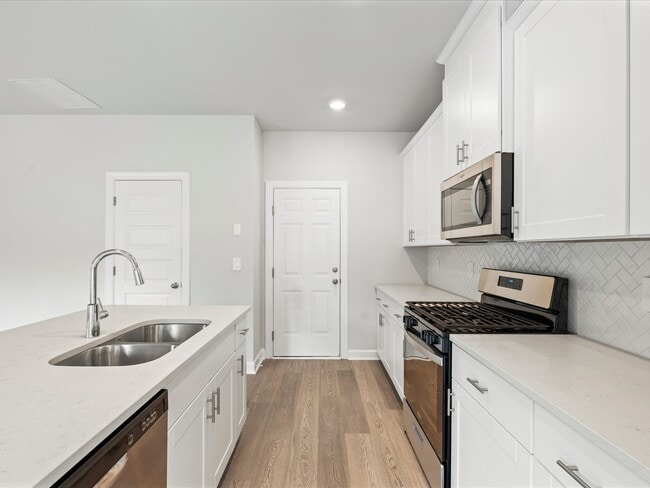 928 Penfold Point, Wellford, SC 29385 - photo 4