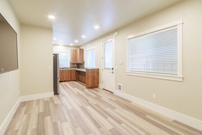 1012 NW 23rd St unit A, Corvallis, OR 97330 - photo 4