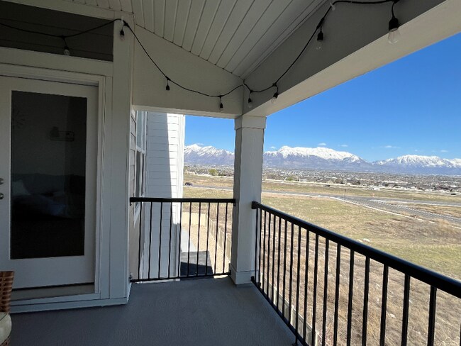 927 W Coral Charm Way unit M301, Saratoga Springs, UT 84043 - photo 6