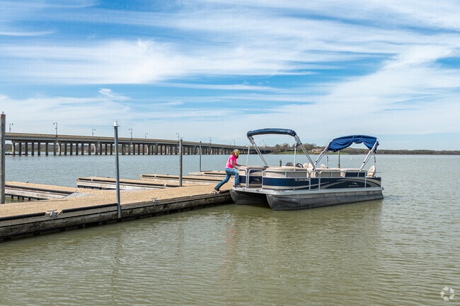 Where blue waters meet green landscapes, the Lakefront at Little Elm offers a haven for Savannah residents.