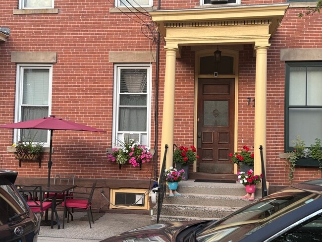 71 Warren St unit 1 plus bedroom Woost, New Haven, CT 06511 - photo 2