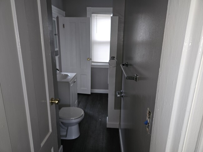 107 Thompson St unit 2nd floor, New Haven, CT 06511 - photo 5