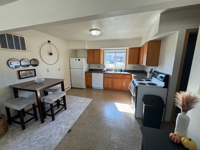 1016 W 20th St unit 1016, Cedar Falls, IA 50613 - photo 5